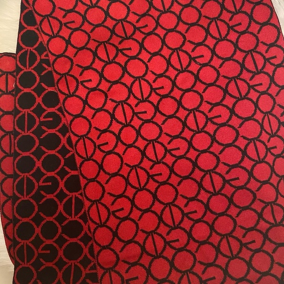 COOGI Cashmere & Silk Winter Scarf Red Black - Picture 3 of 3